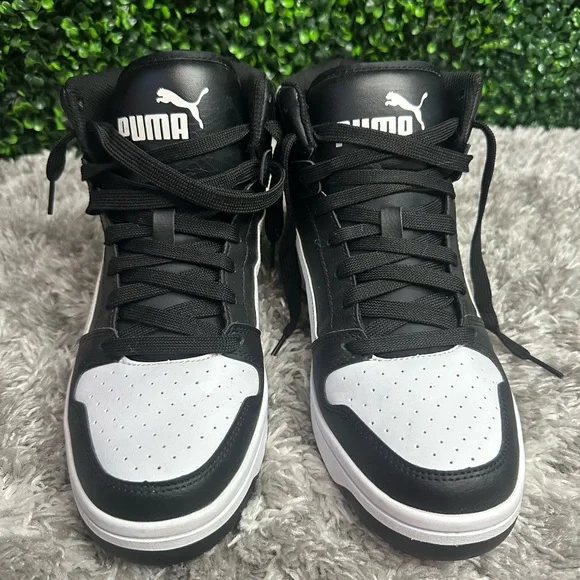 Sneakers - Picture 1 of 4